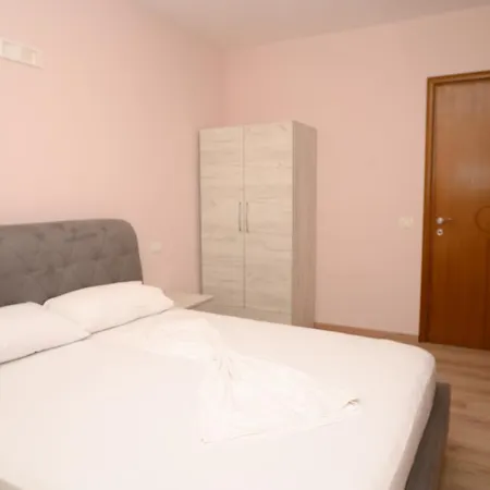 Bujtina Pere بيت للعطل
