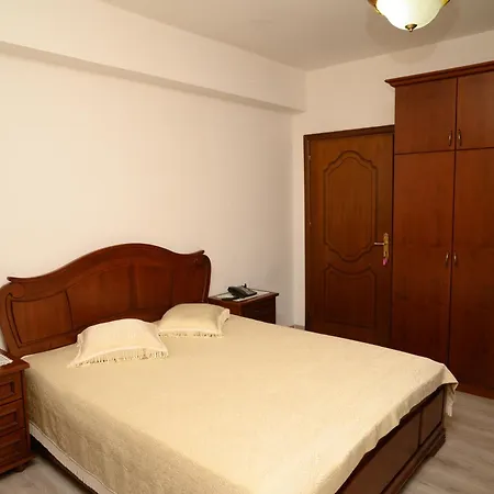 Bujtina Pere بيت للعطل *